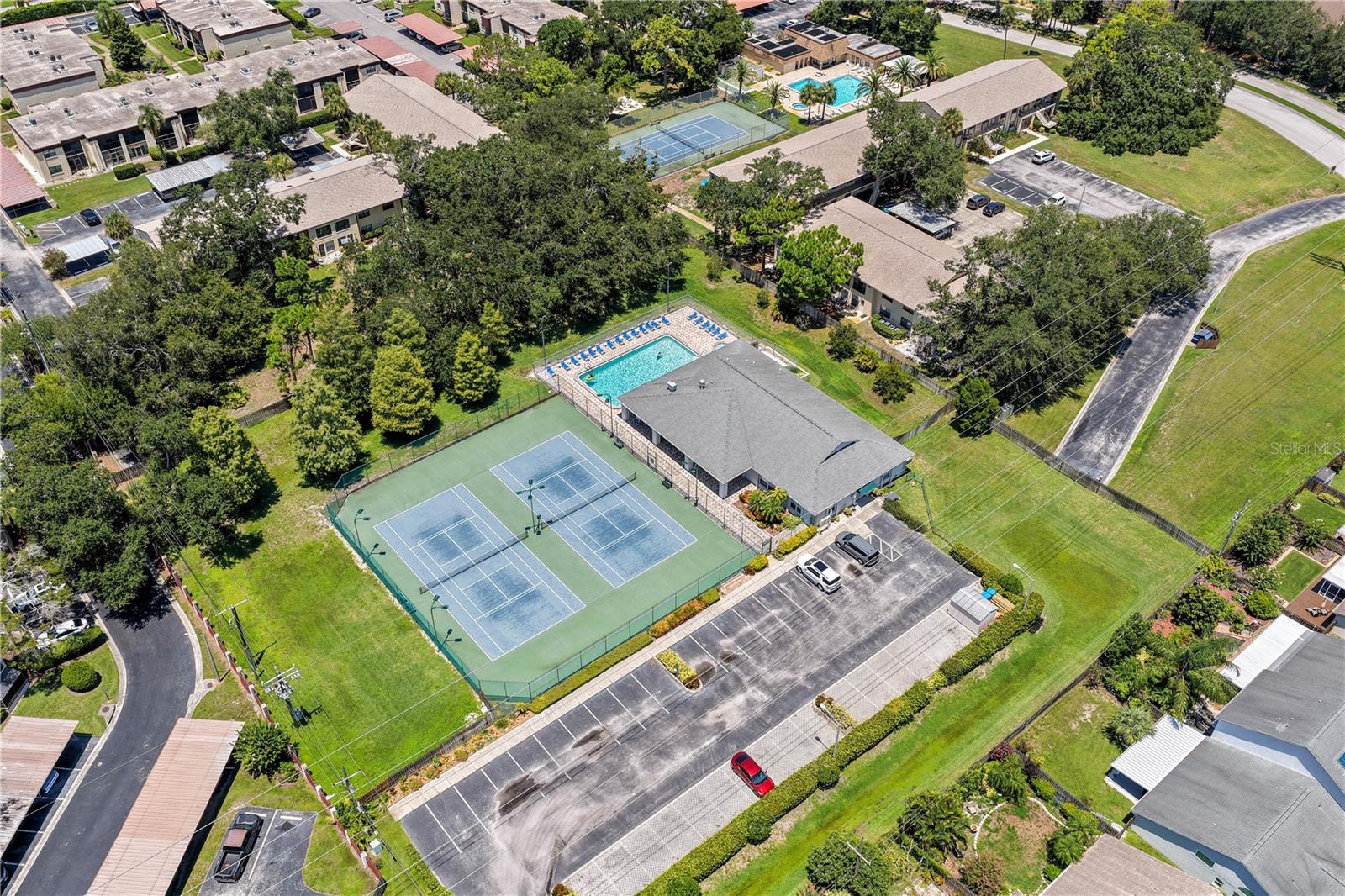 Recreation Center with Pool, Jacuzzi/ Spa, Clubhouse, Pickleball courts and tennis courts
