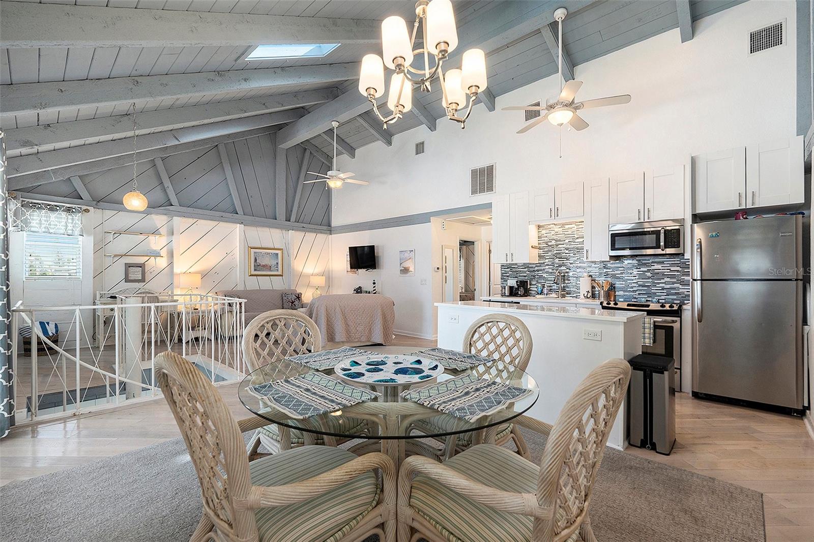 Hampton dining kitchen