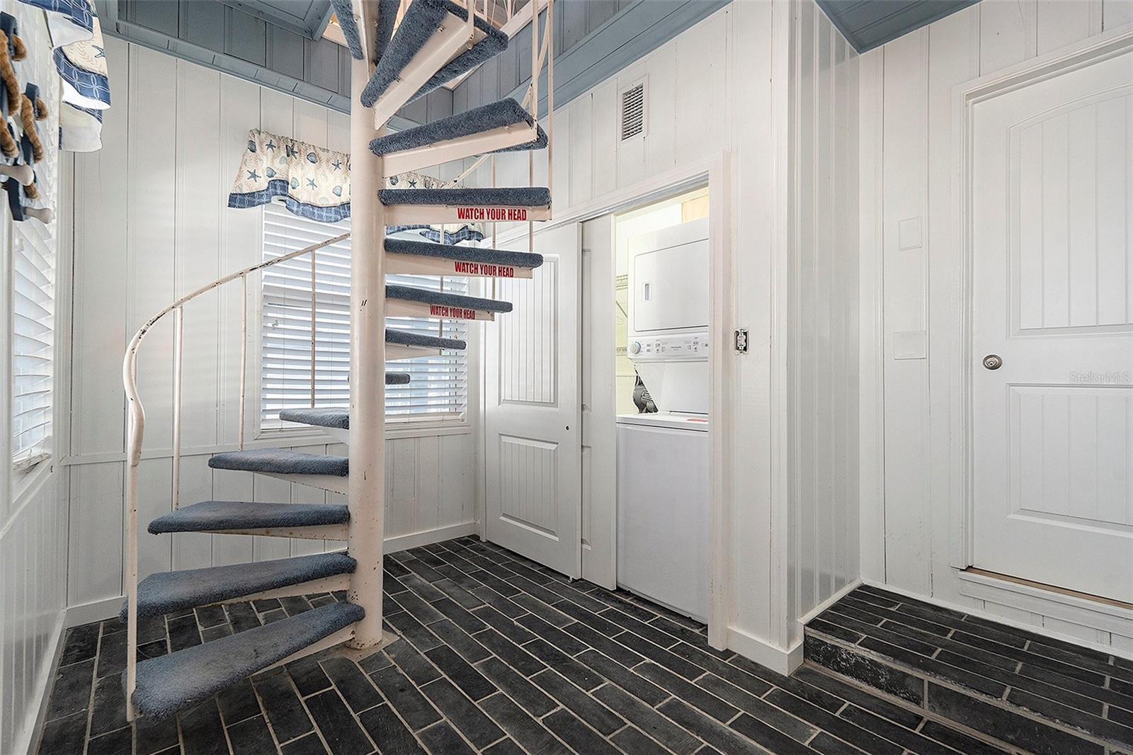 Hampton breezeway / laundry