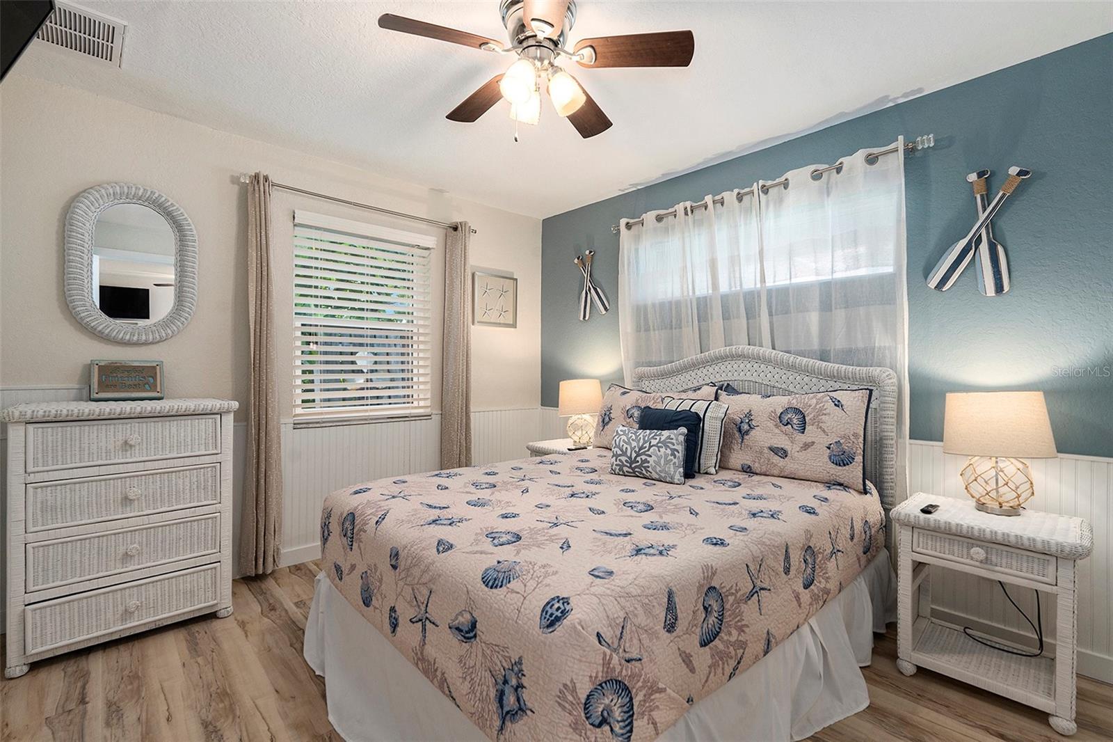 Northport queen bed