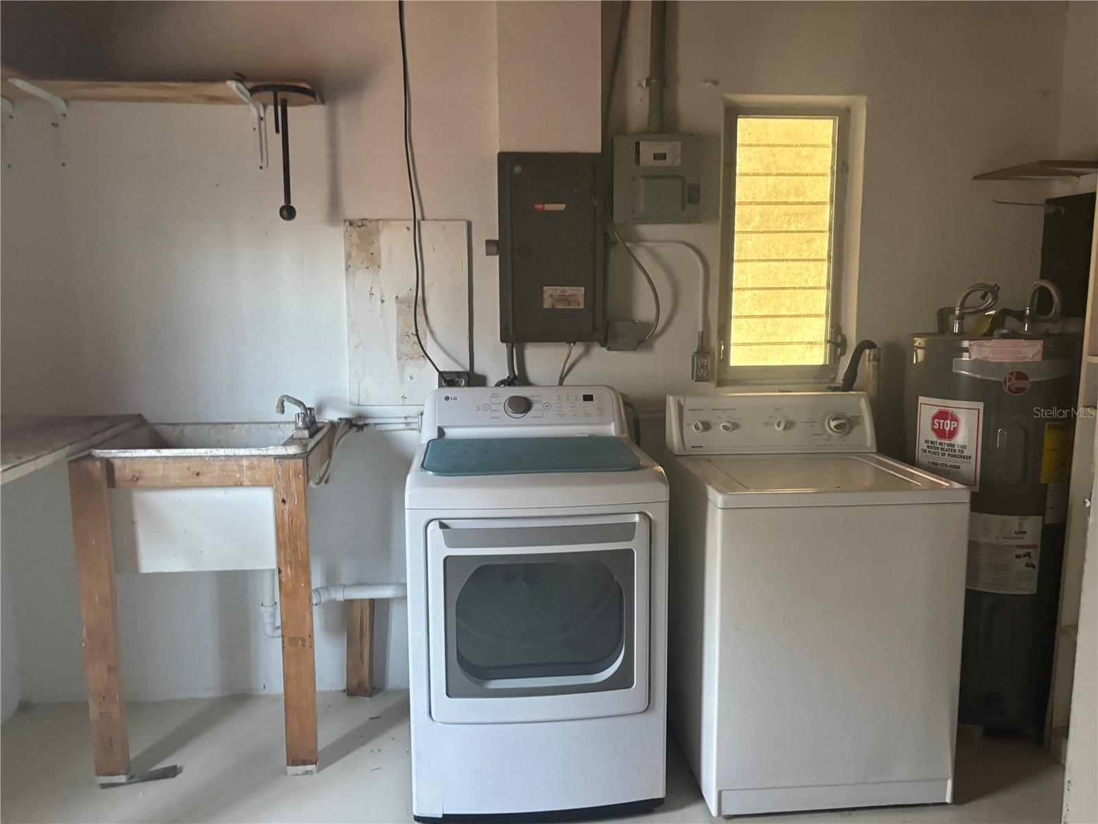 washer and dry  in garage