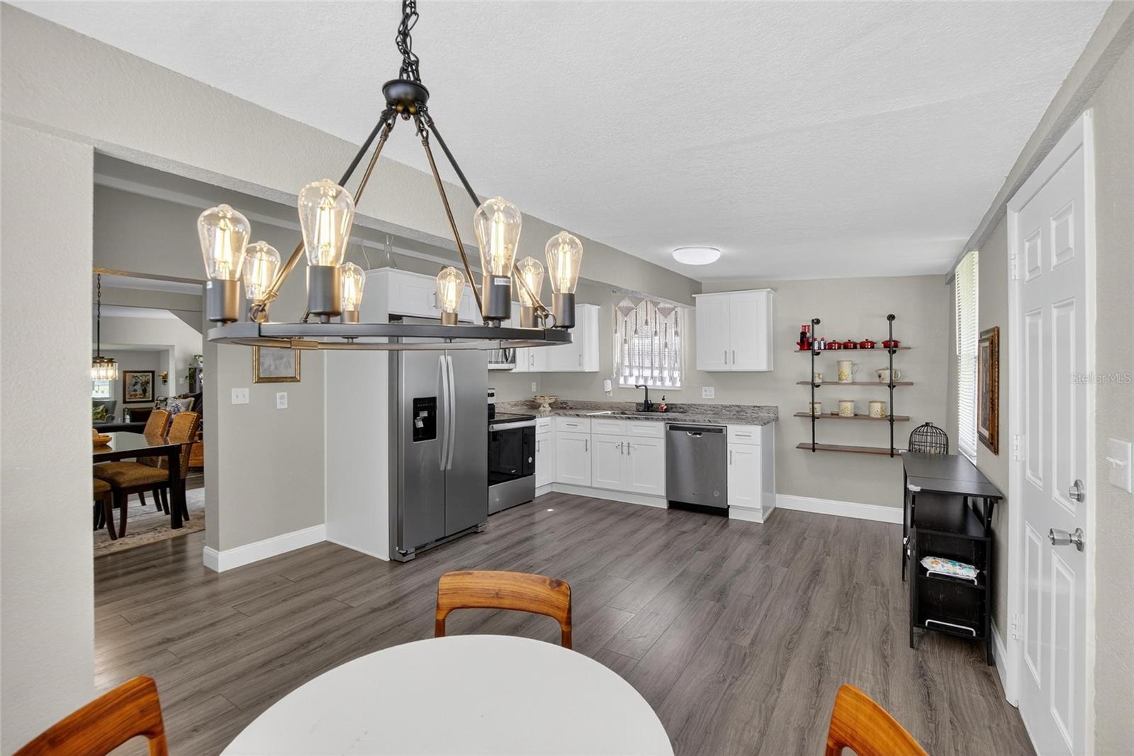 Large Eat in Kitchen