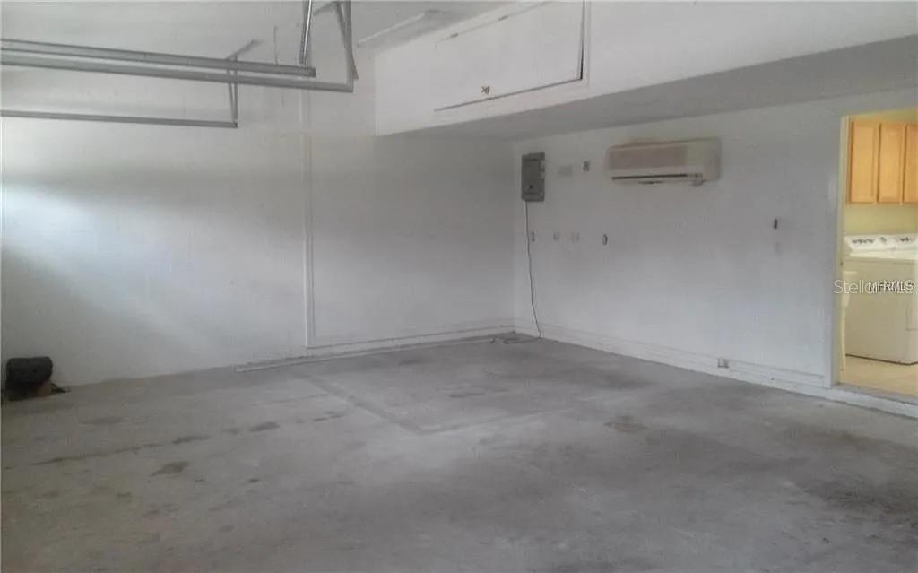 TB8412577