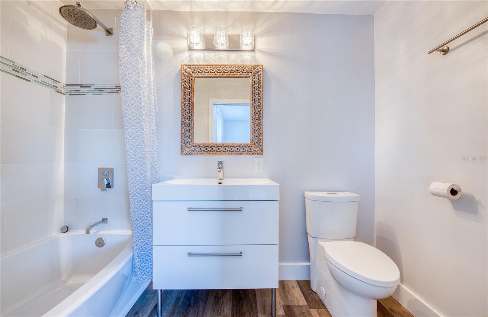 Upstairs bedroom full ensuite bathroom
