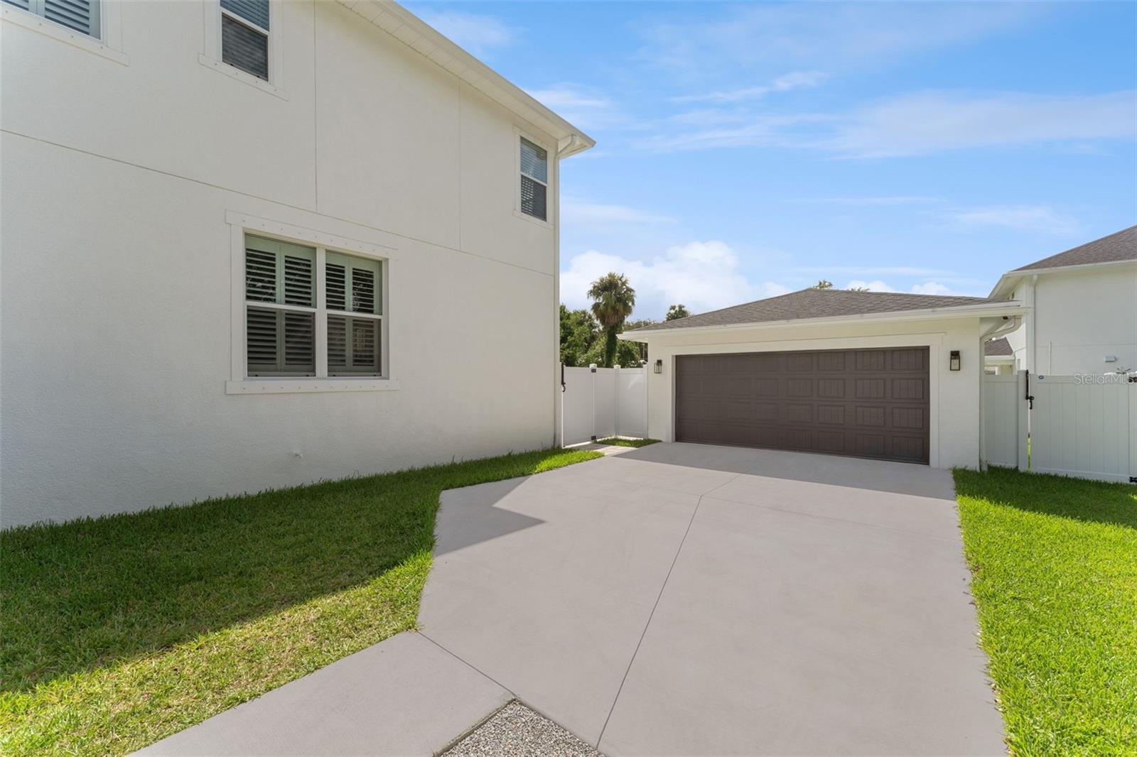 detached garage