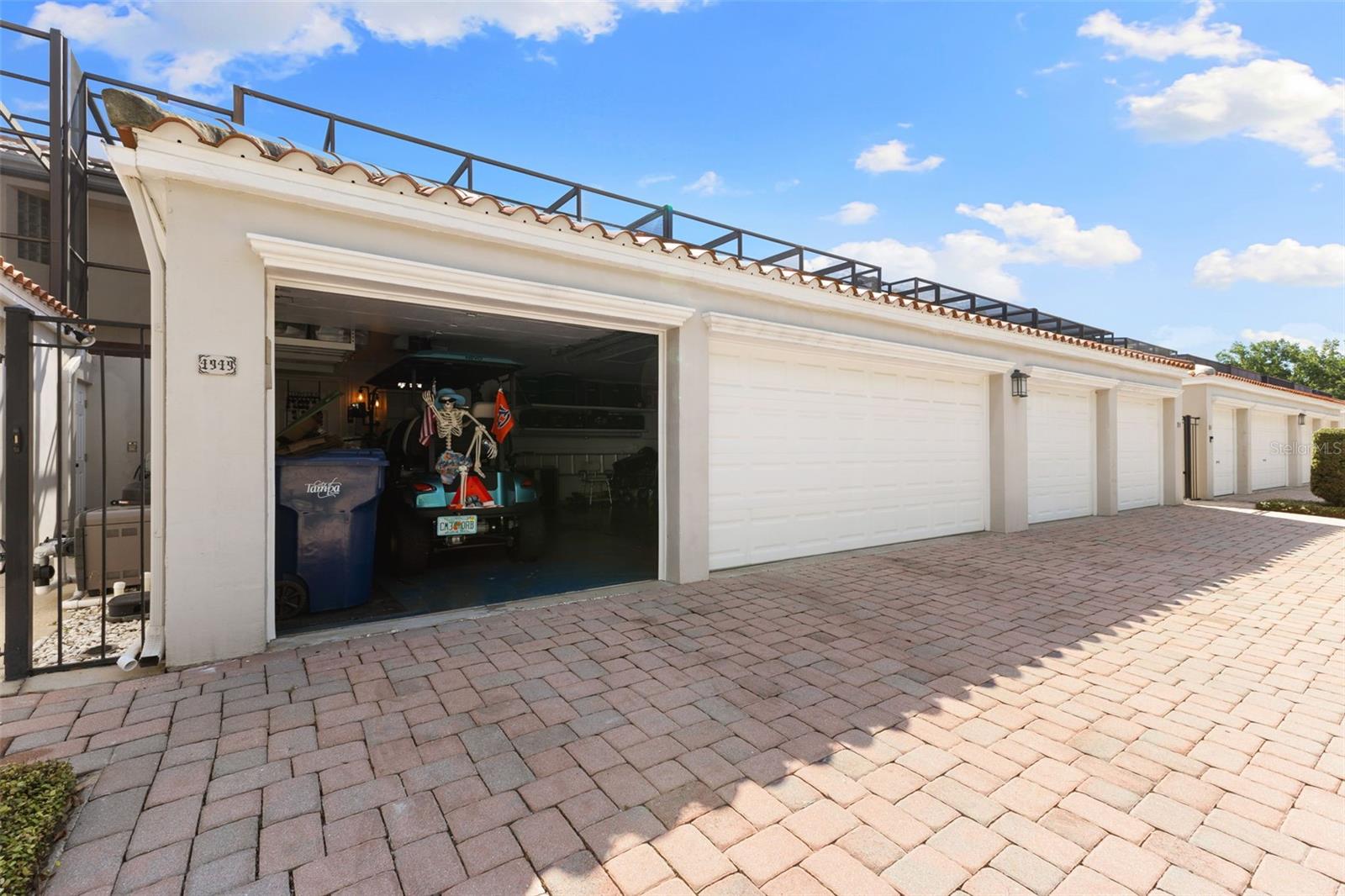 3 car garage!