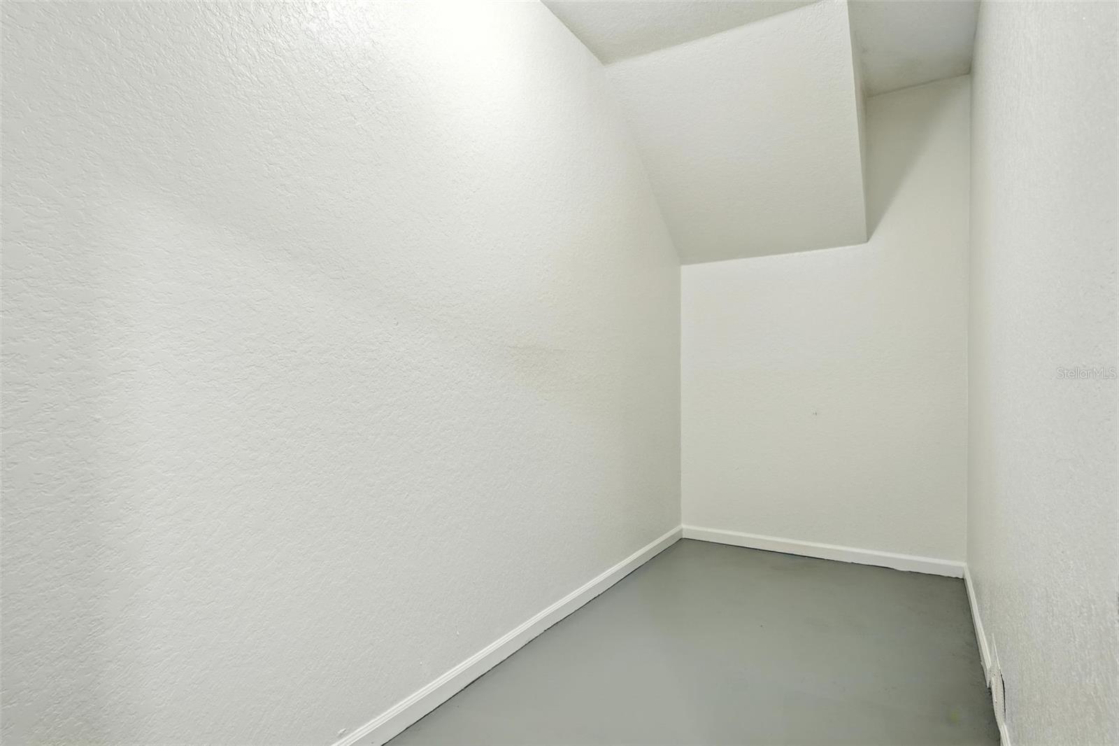 Spacious storage unit