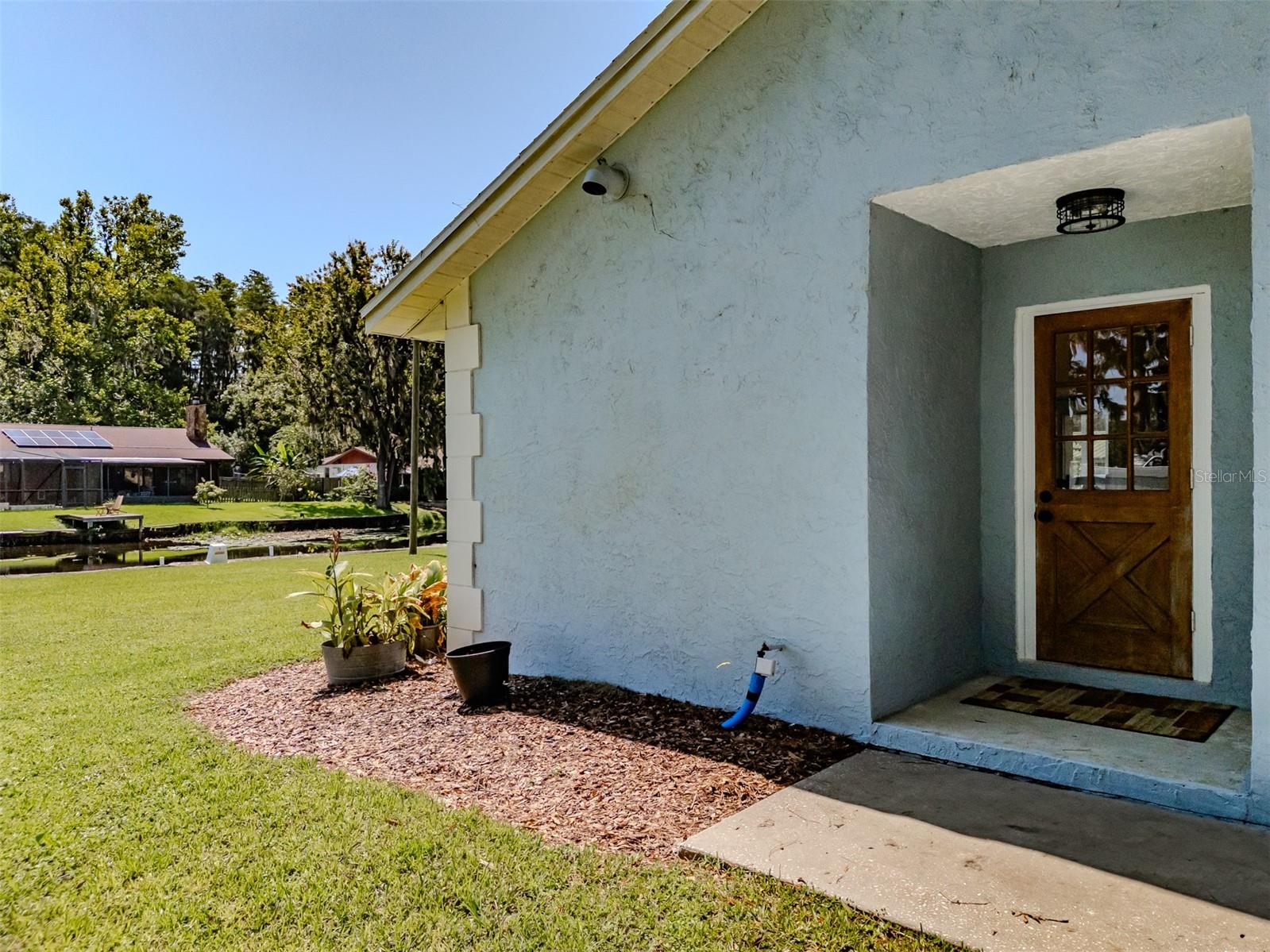 Side door entrance to kitchen/ living room