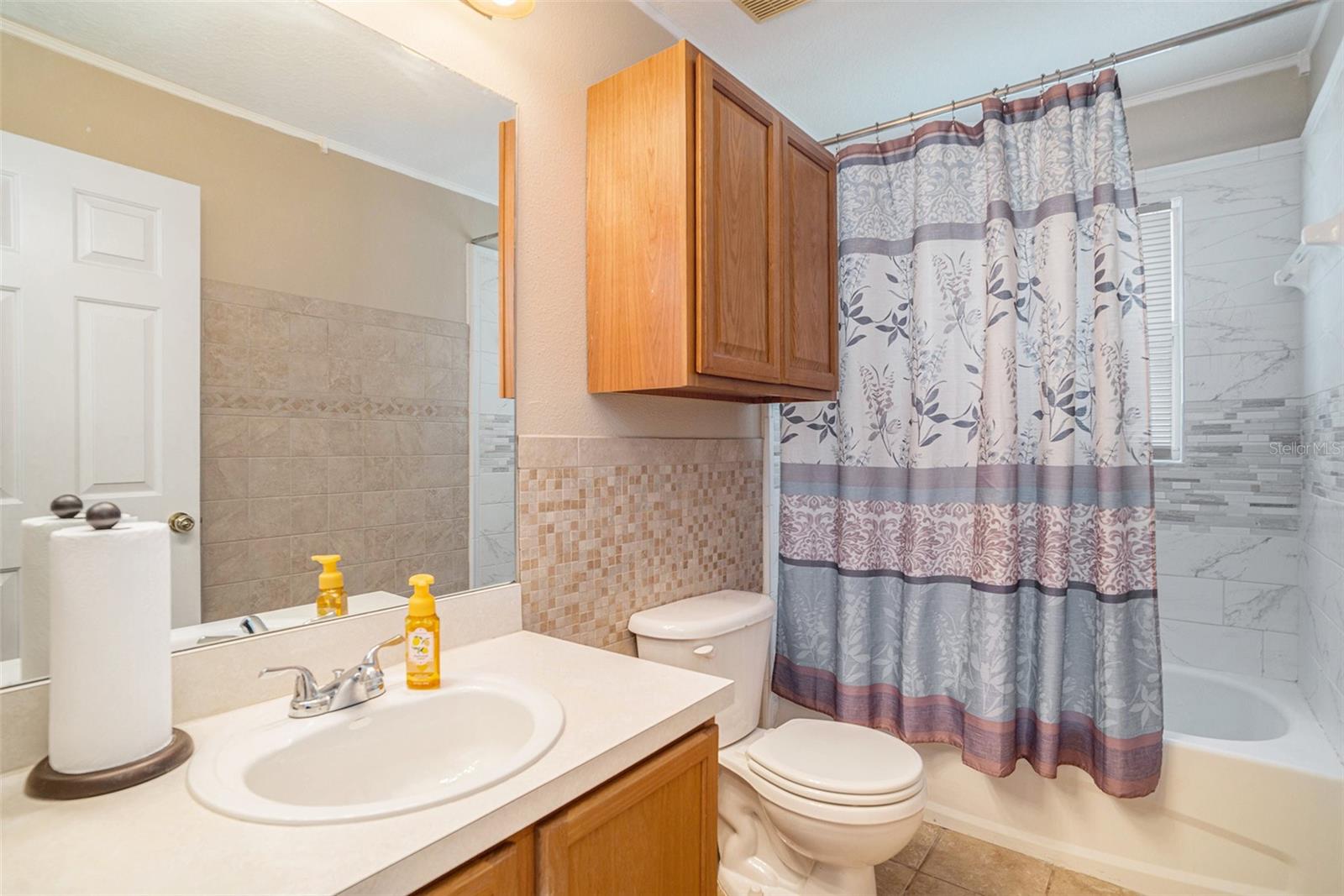 Second floor guest bath with tub