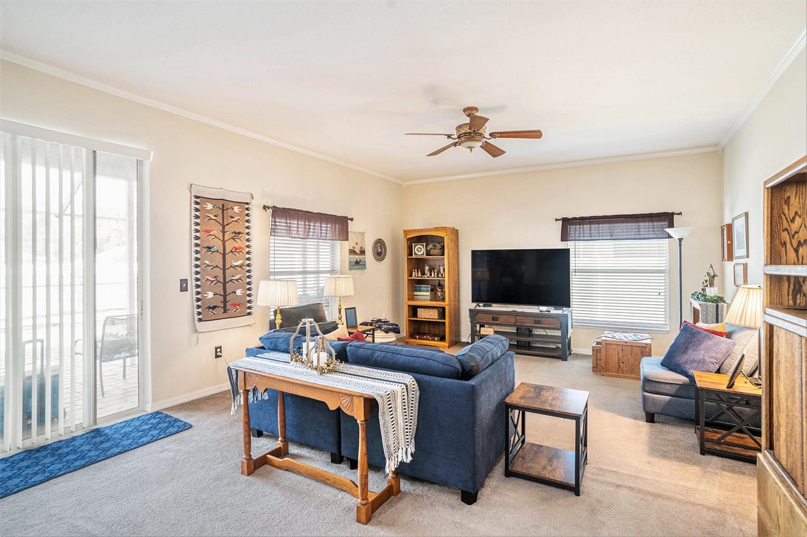 Large Family room with sliding doors to pool