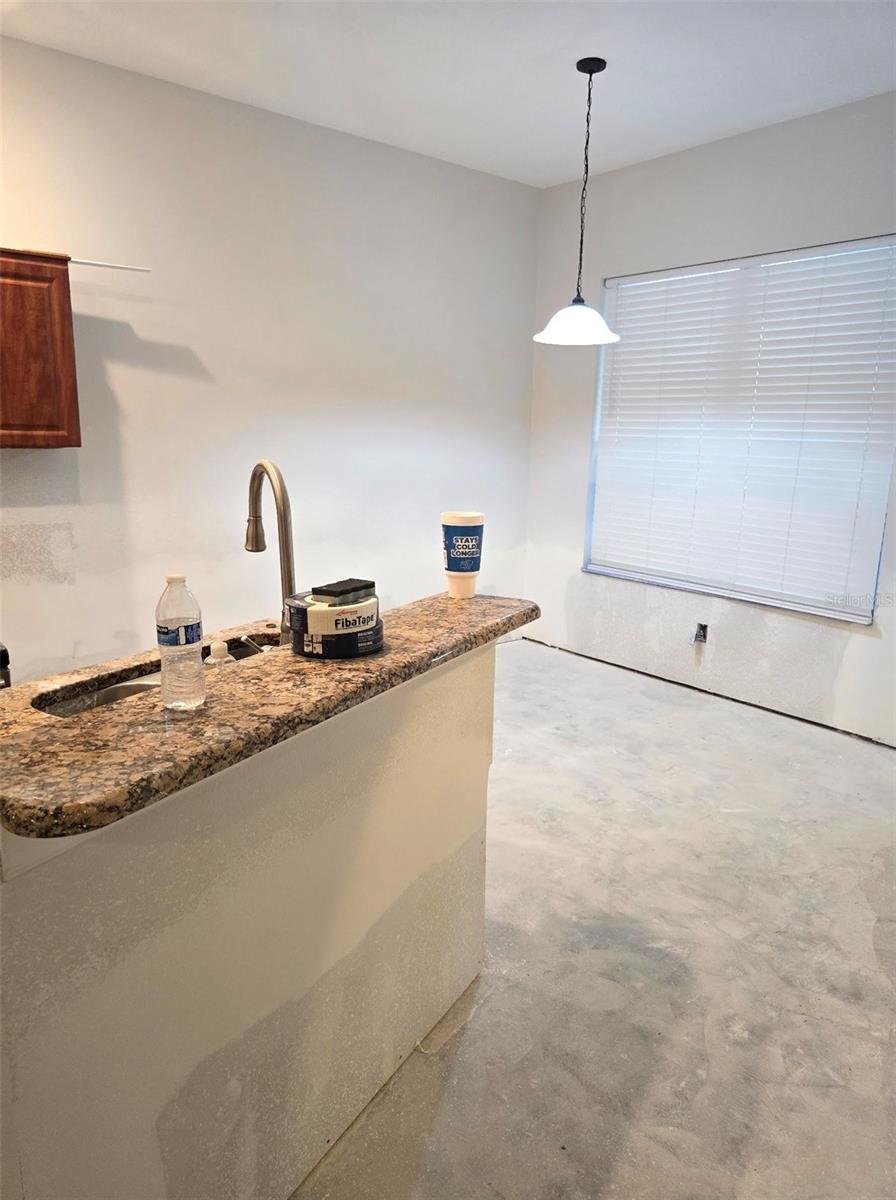 KITCHEN/DINETTE