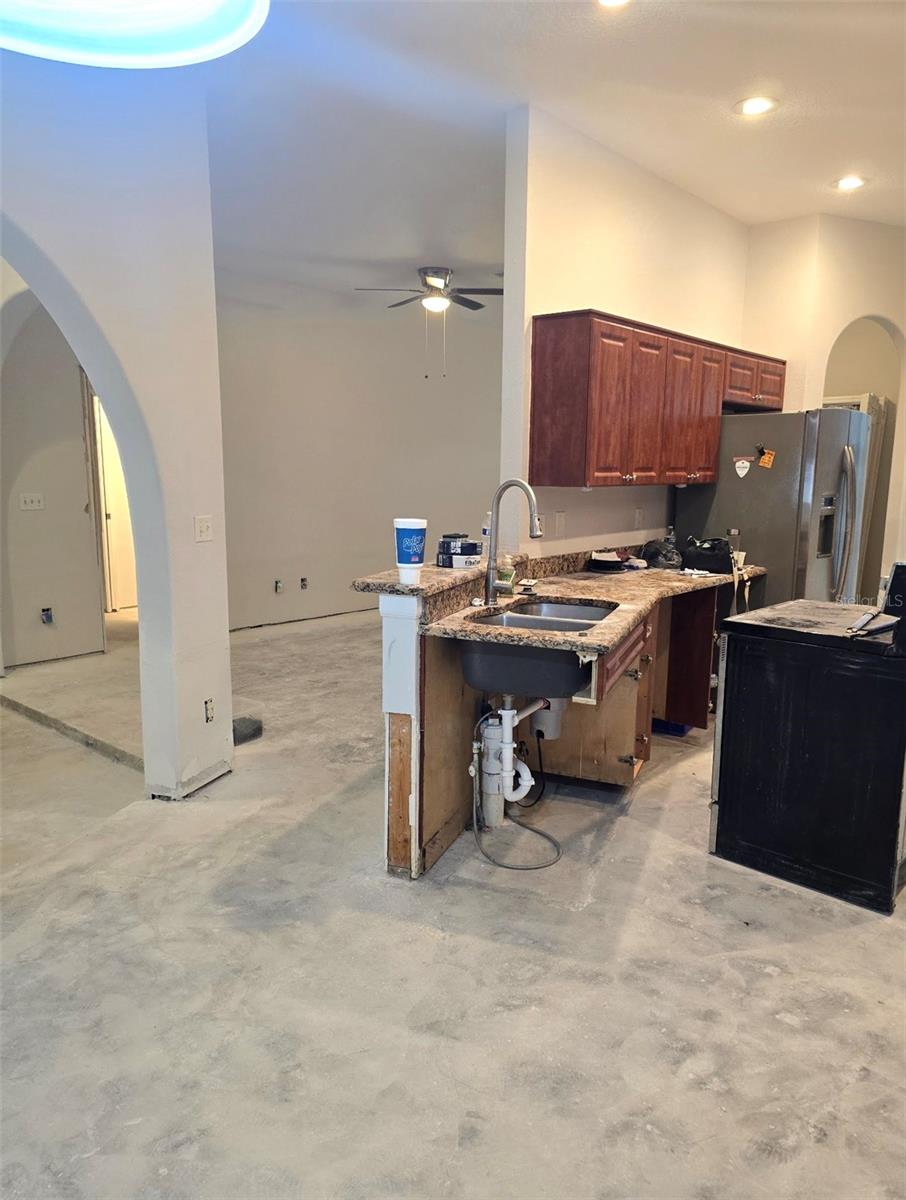 KITCHEN & DINETTE