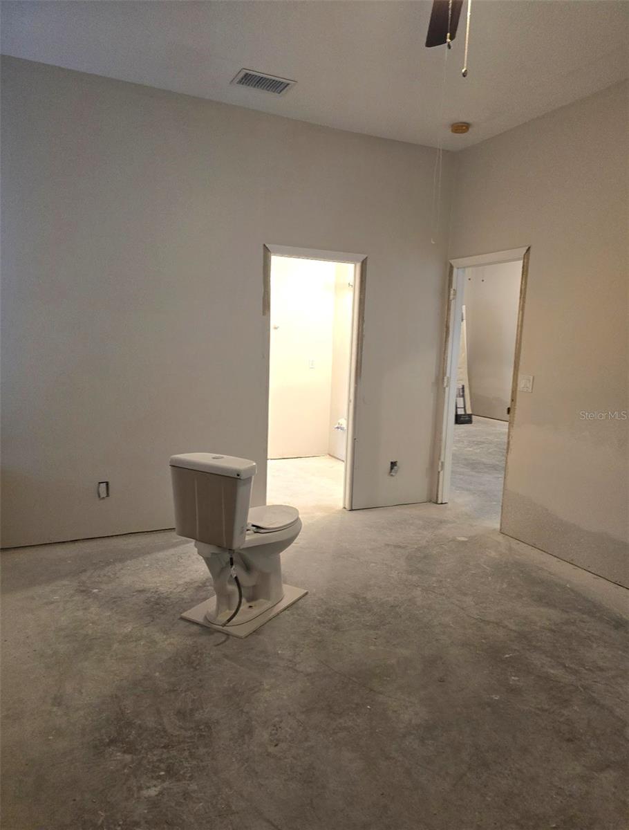 MAIN BEDROOM