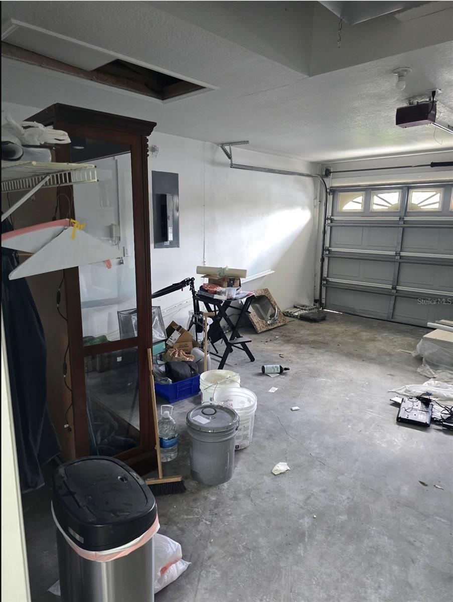 GARAGE