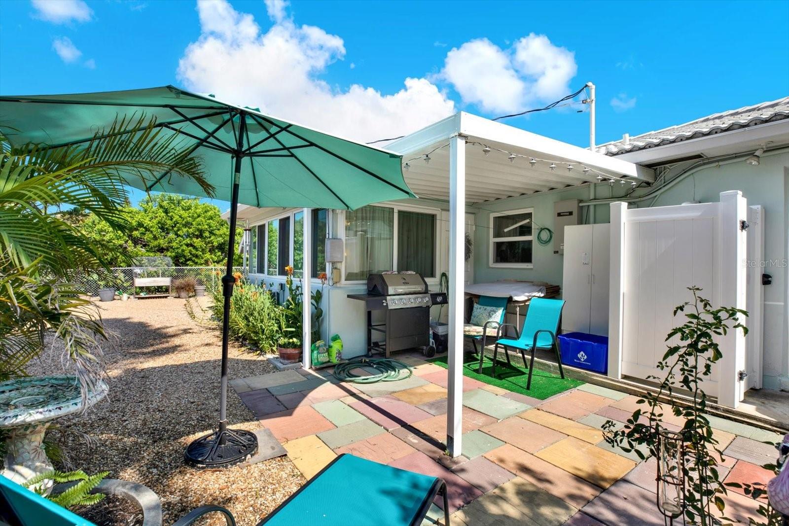 Covered patio & backyard