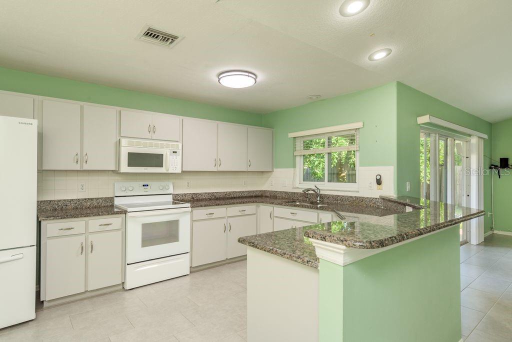 Kitchen and breakfast bar
