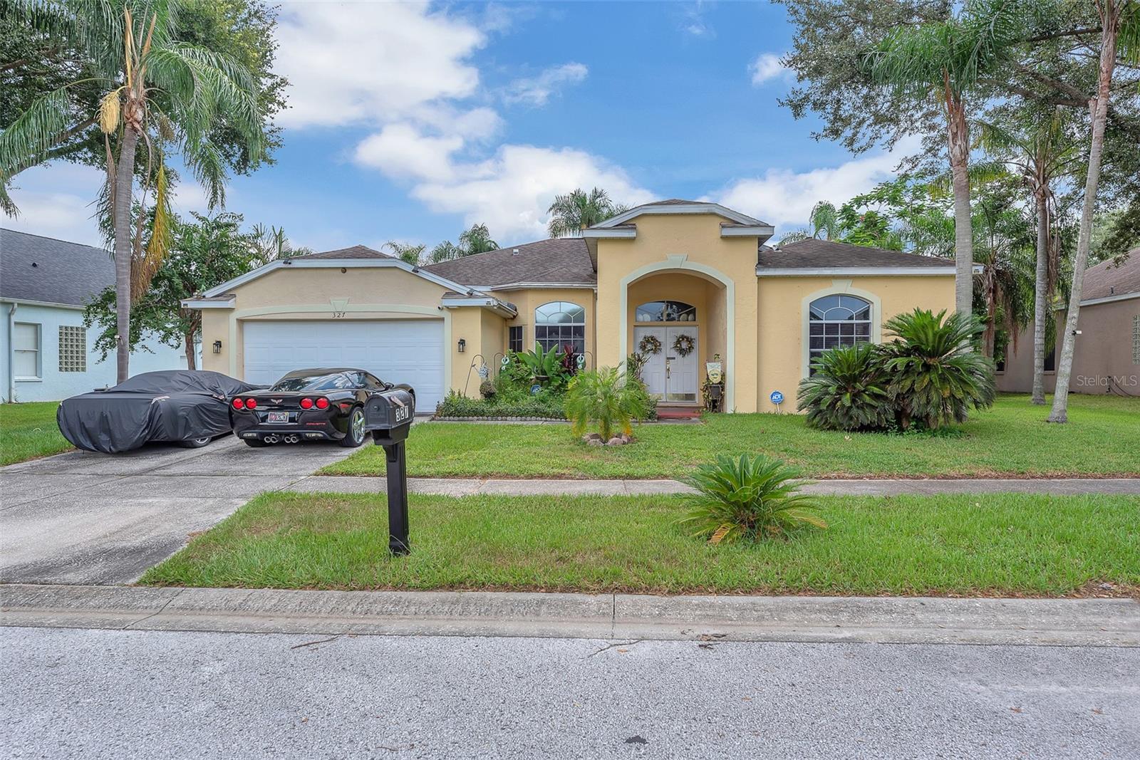 Wow! 4 bedroom 3bath pool home in Brandon Brook
