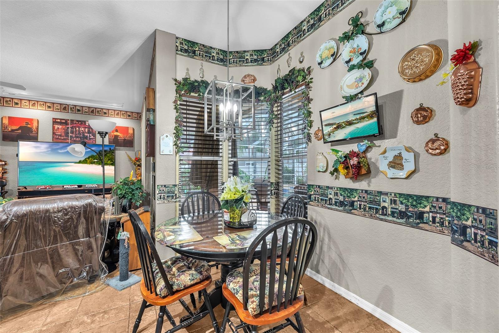 Eat in Kitchen area