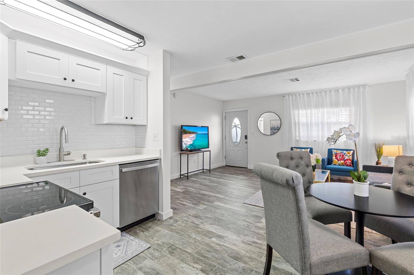 Kitchen/Living Area