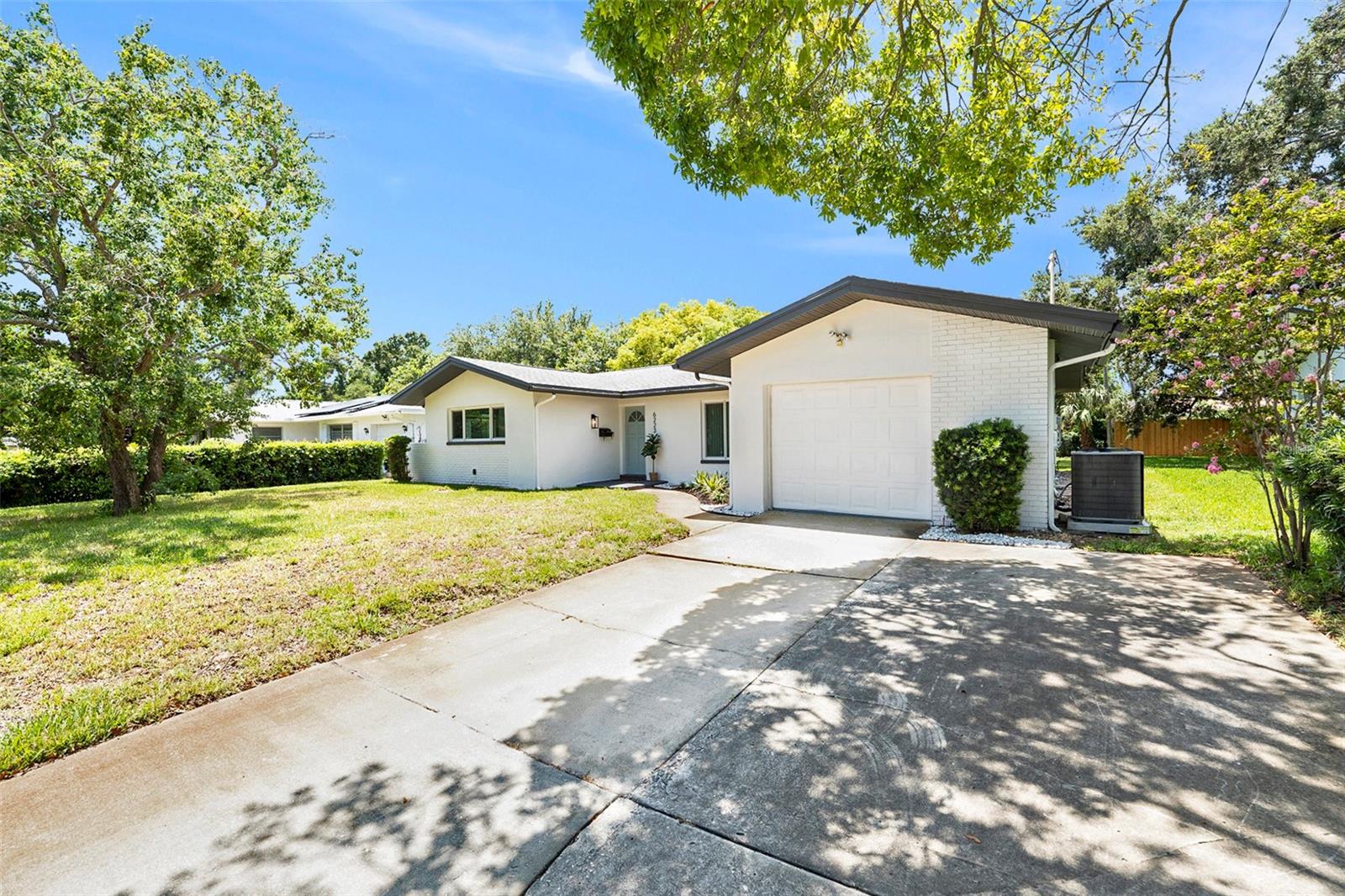 One car garage with a two+ car driveway