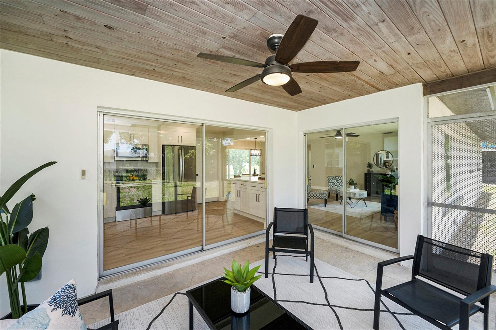 Lanai with accent ceiling