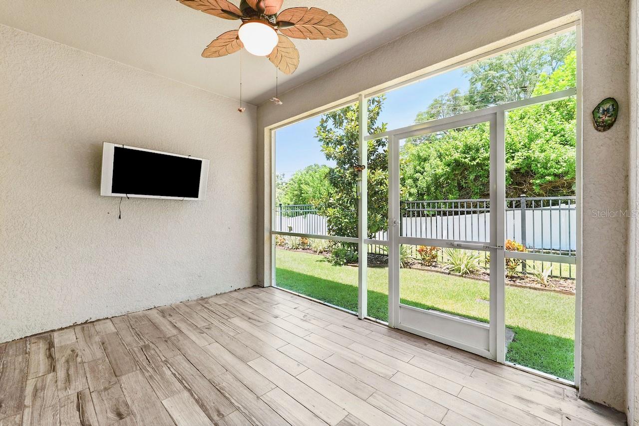 Porcelain flooring in lanai