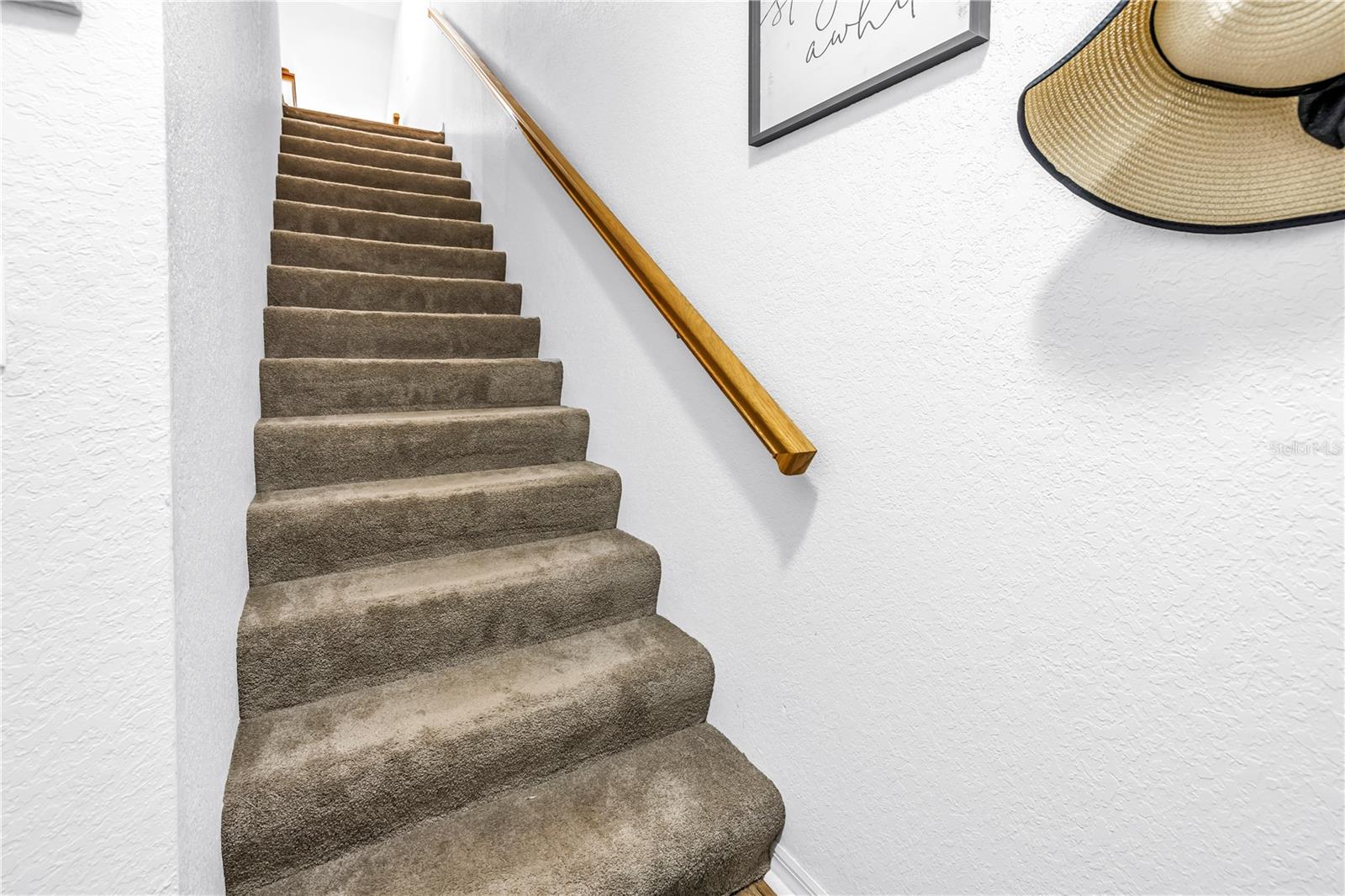 Entrance staircase to 2nd floor
