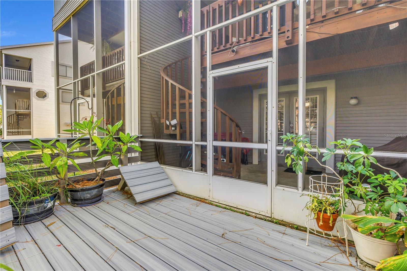 Trex deck patio for entertaining