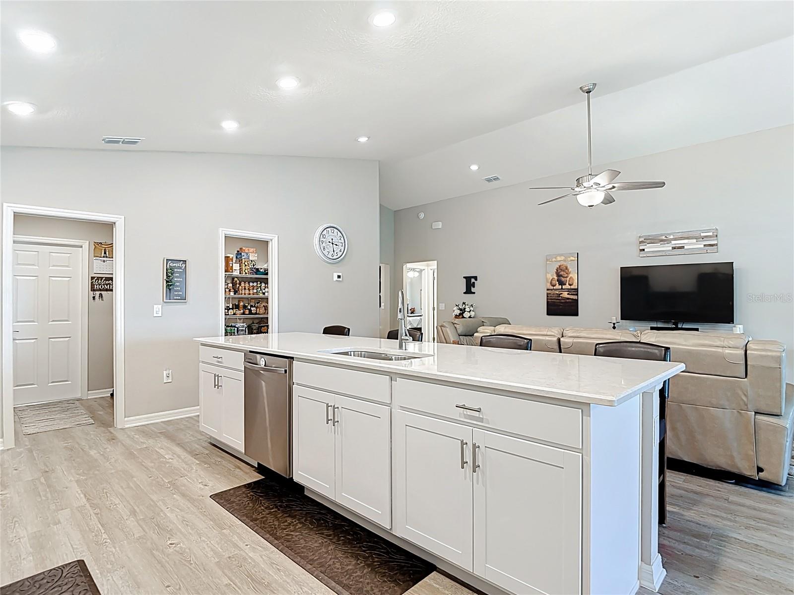 Lots of quartz countertops!