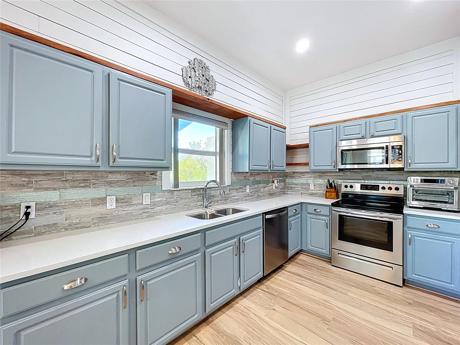 Beautifully updated kitchen!