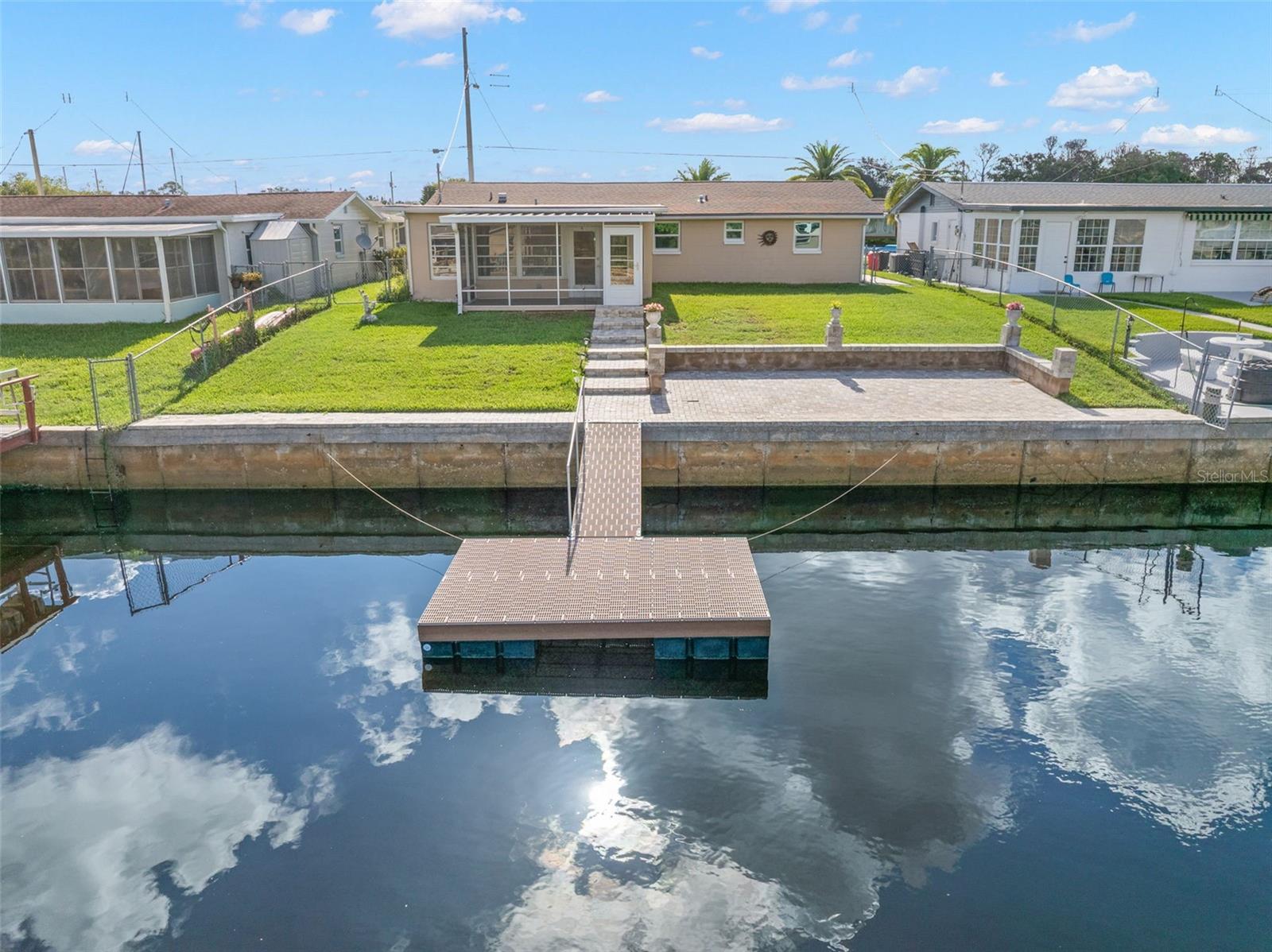 Wide intercoastal with access to the Gulf.