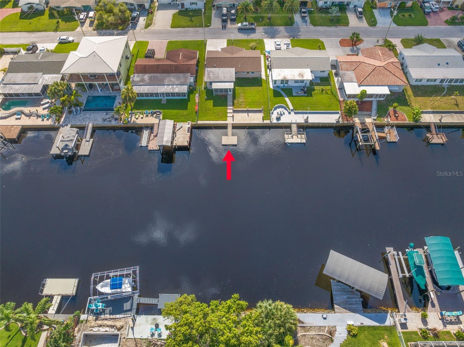Wide intercoastal with access to the Gulf.