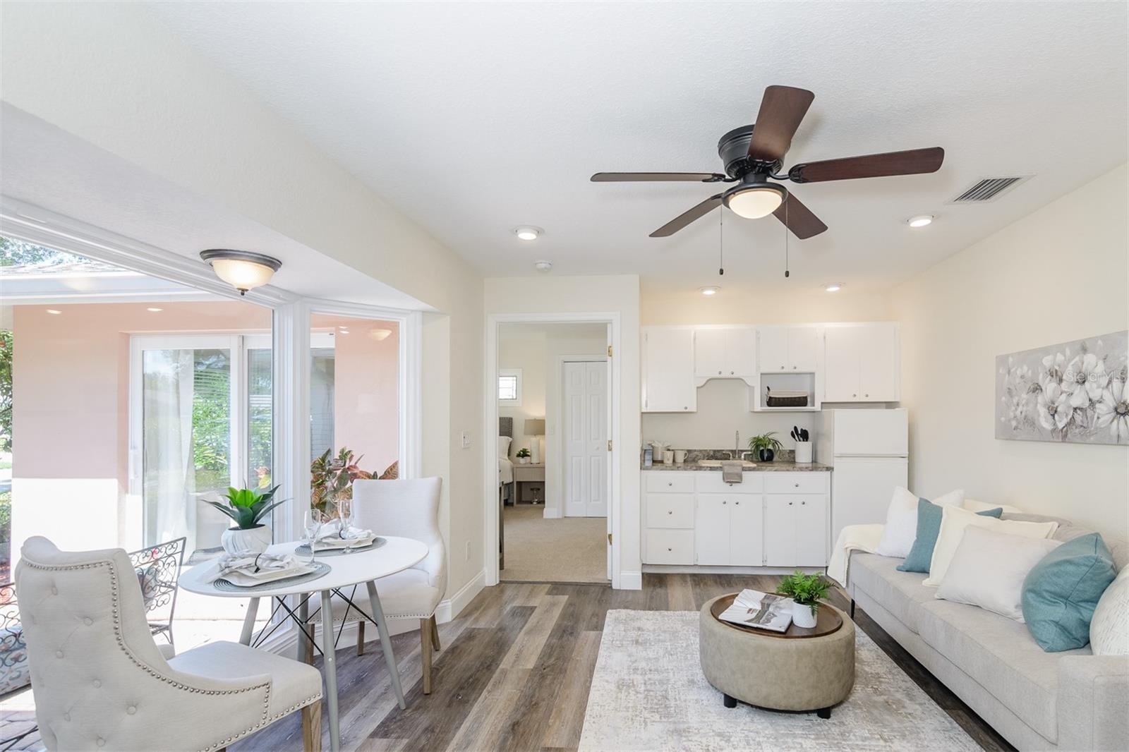 ILS, Living & Kitchenette