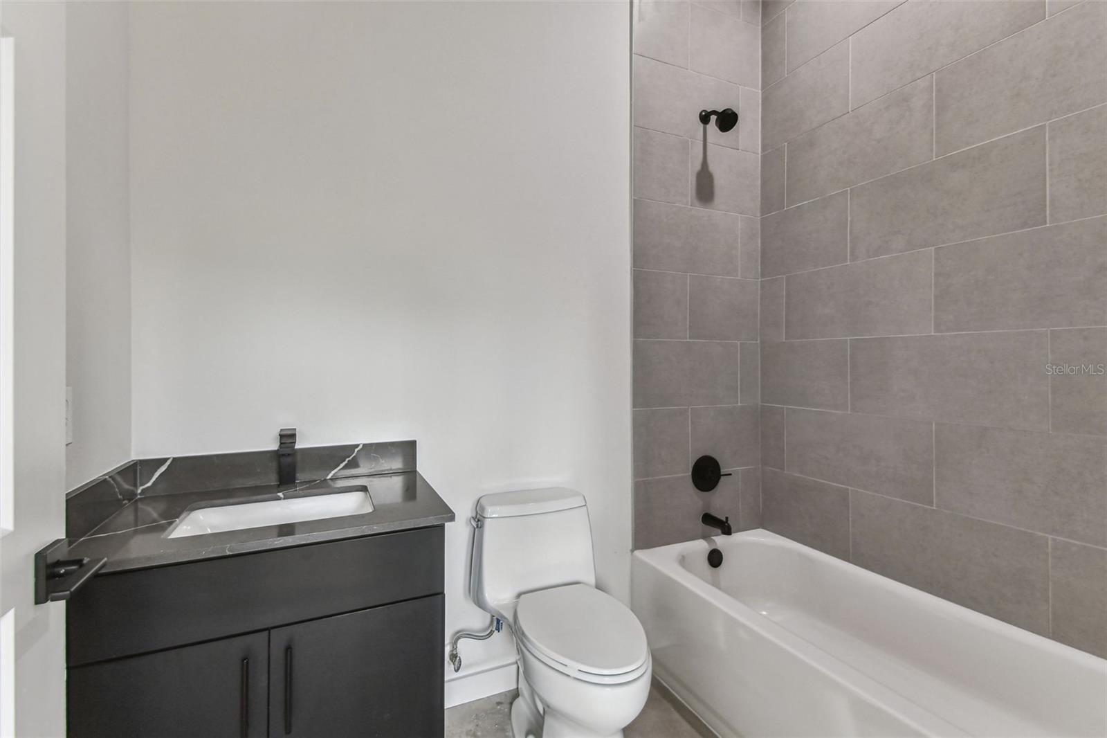 First Floor Guest En Suite Bath