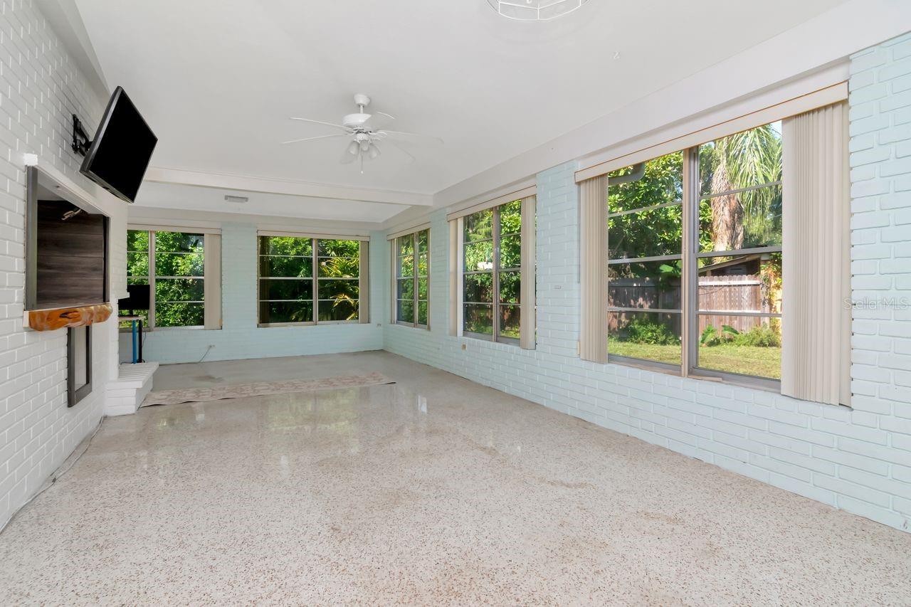 Oversized Bonus Room
