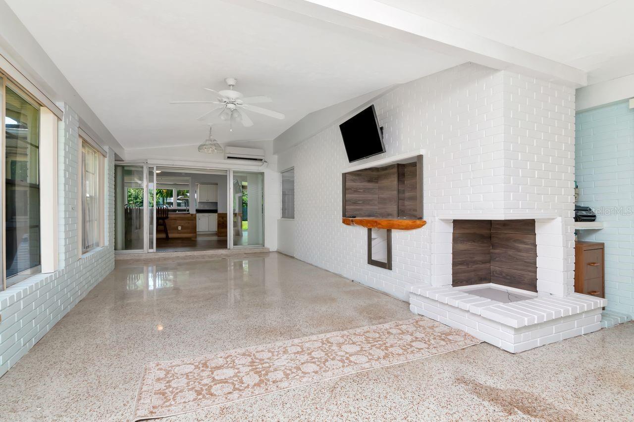 Oversized Bonus Room