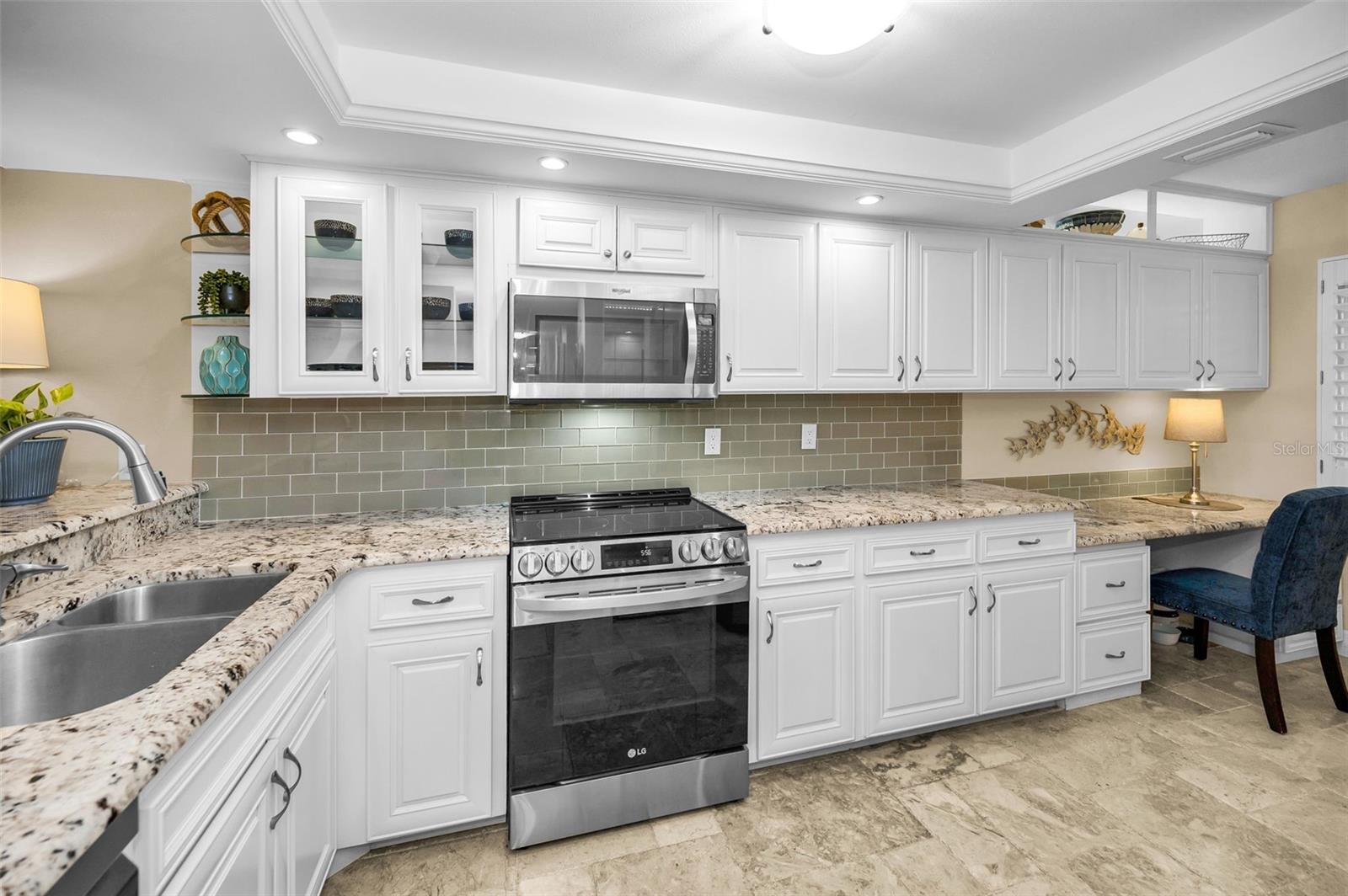 Pull-out drawers in cabinets