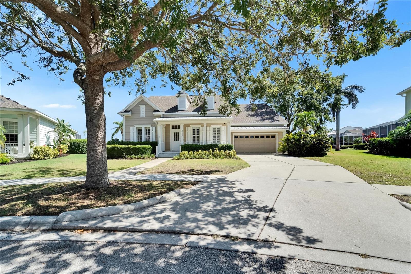 Front view of this beautiful coastal home