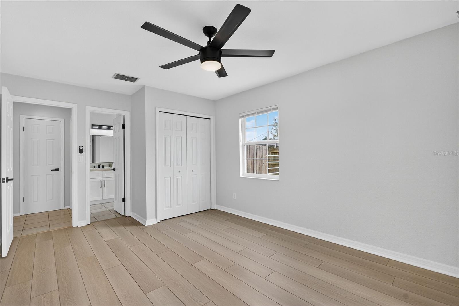 2nd bedroom with access to guest bathroom