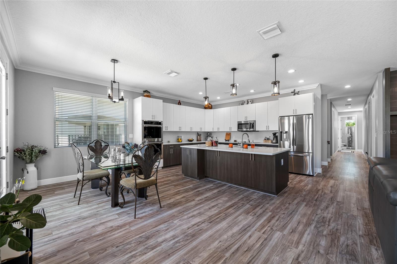 Kitchen & Dining