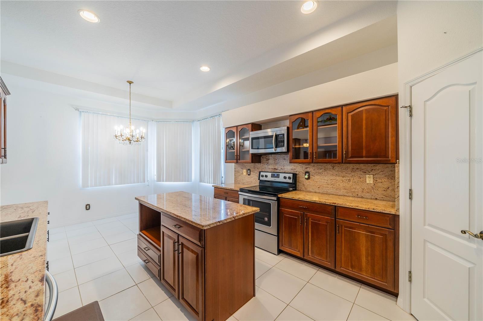 Kitchen & Dinette