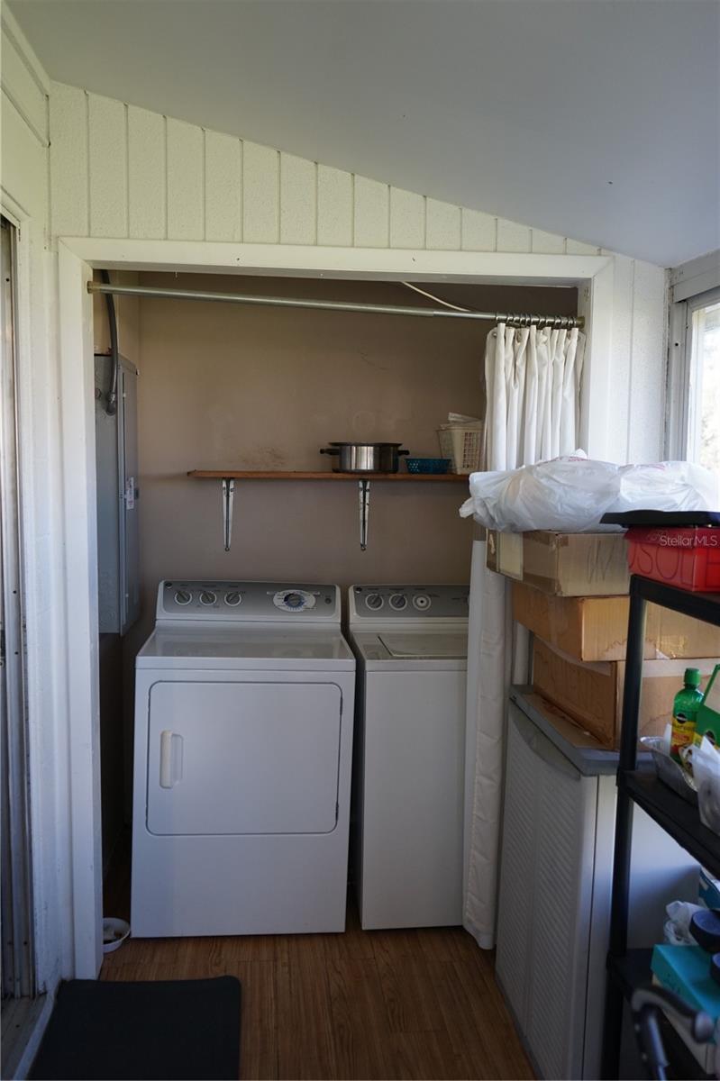 LAUNDRY CLOSET IN LANAI