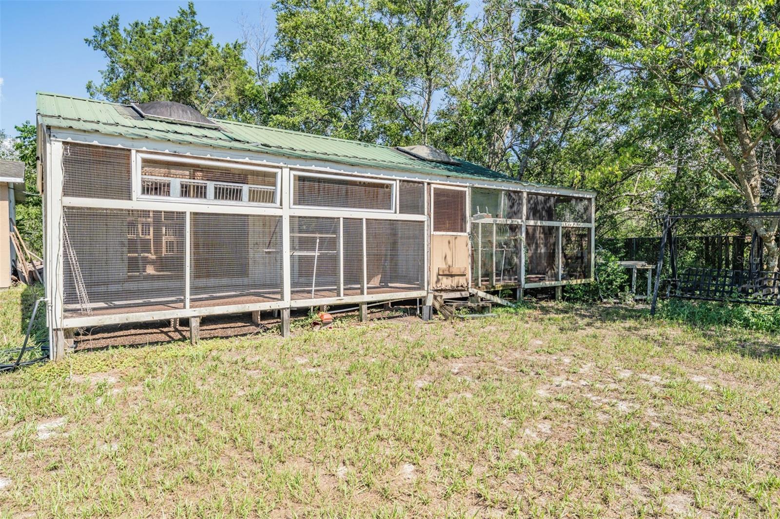 Breeding pigeon coop