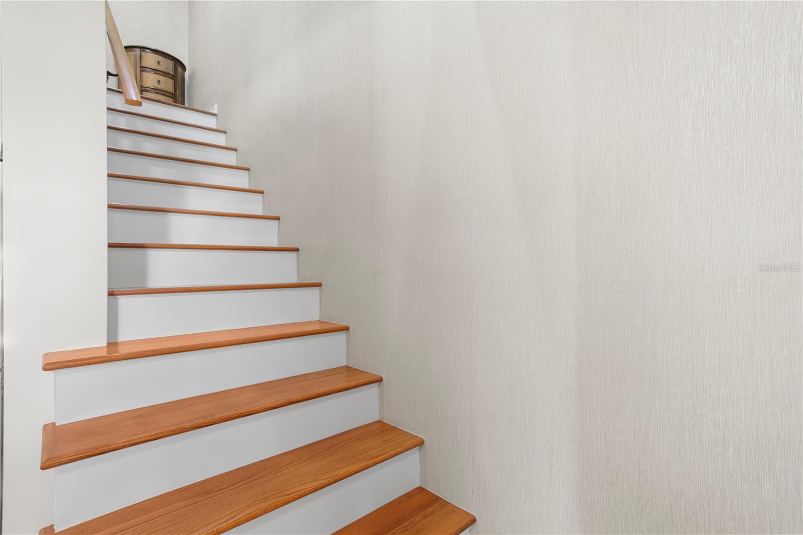 Upper Level to Bedrooms