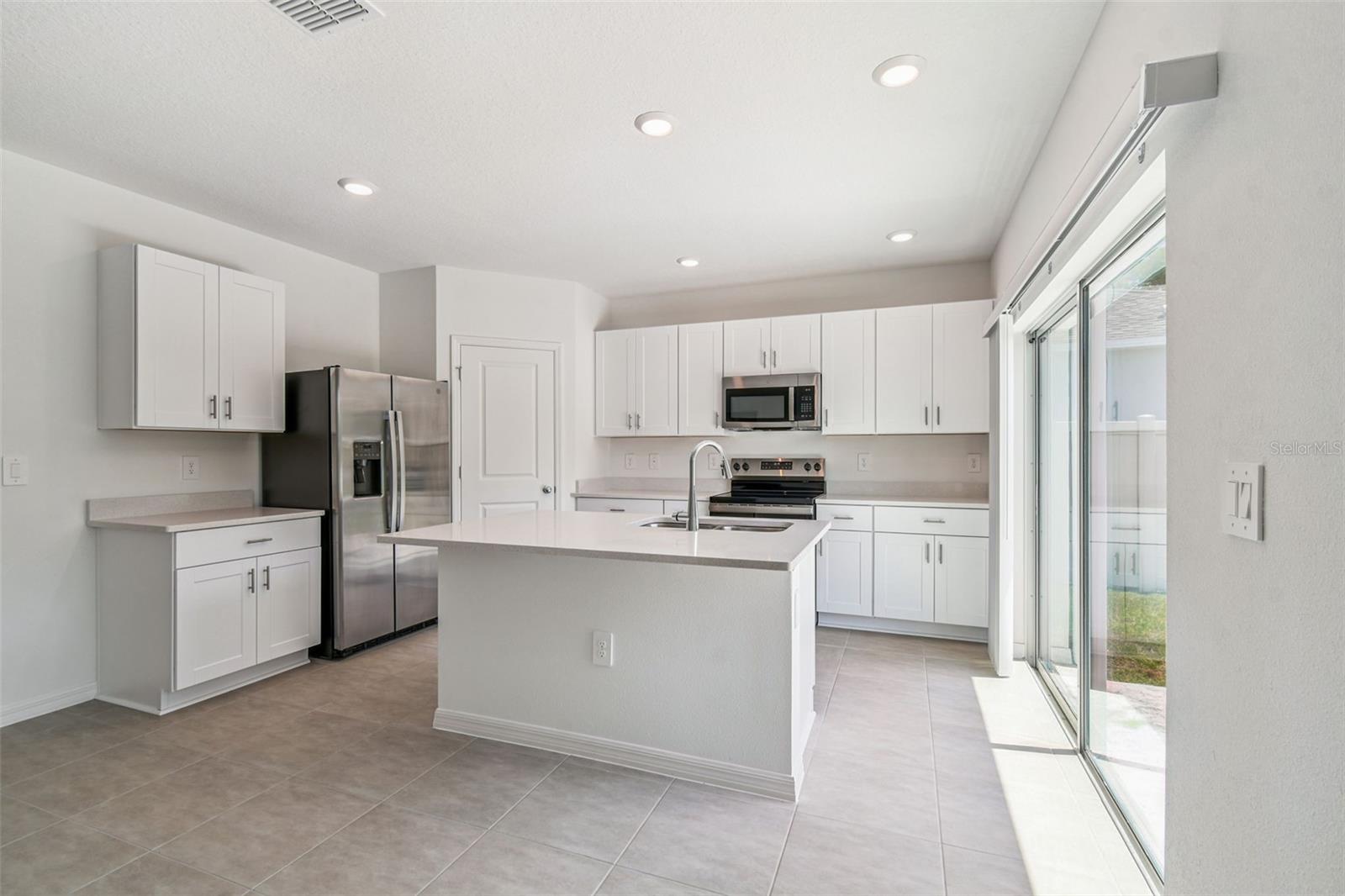 Brand New Kitchen 2/Stainless Steel Appliances & Quartz Countertops