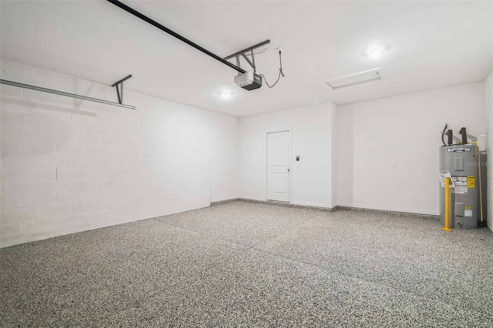 Garage w/Wifi-enabled Garage Door Opener