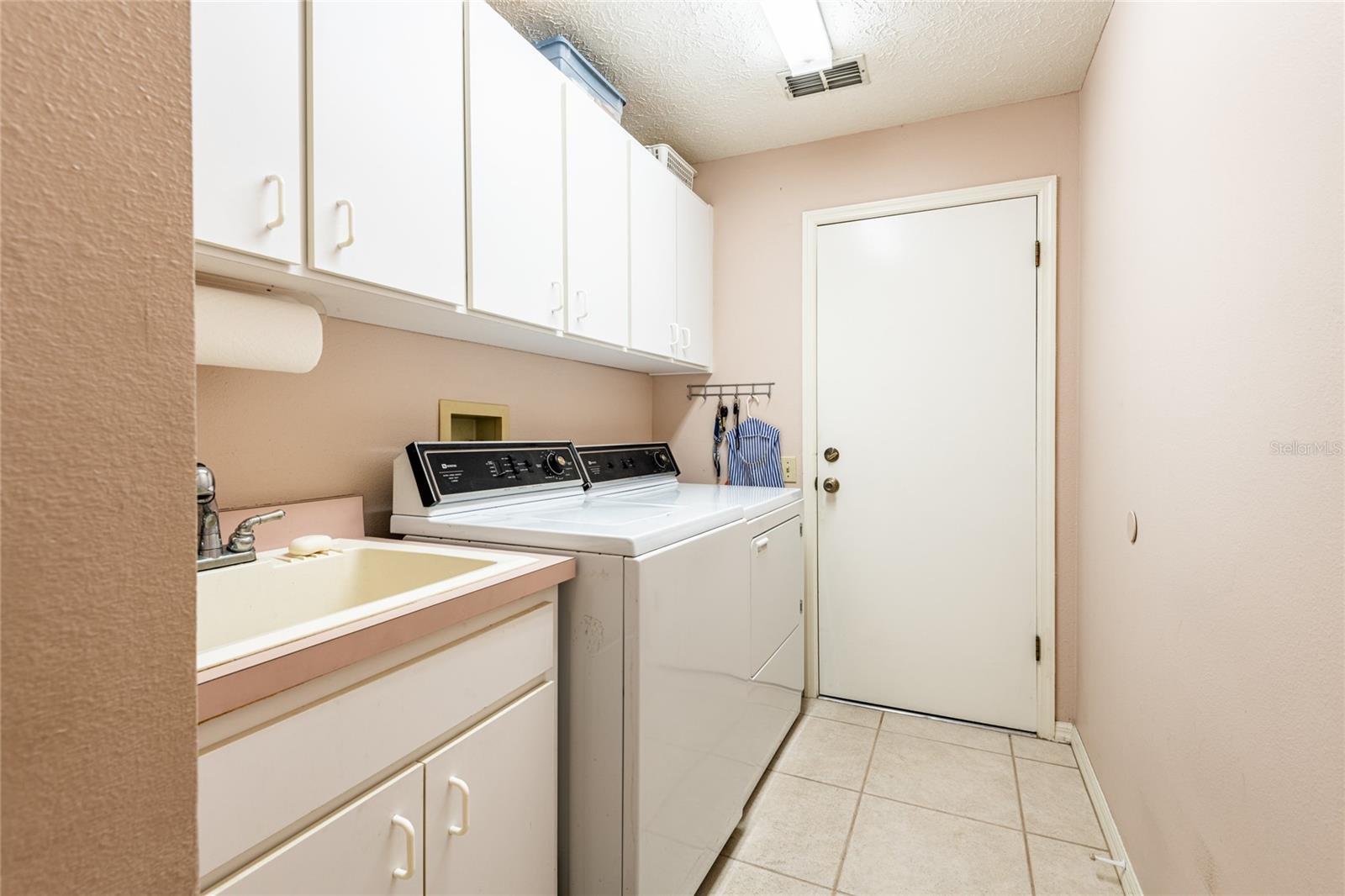 Washer and dryer convey