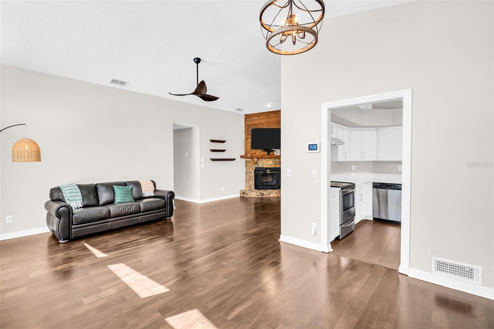 VAULTED CEILINGS - LIVING ROOM/DINING ROOM