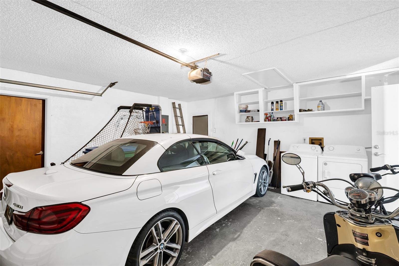 2 CAR GARAGE W/ LAUNDRY