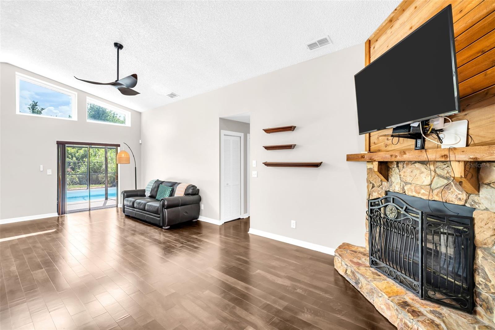 WALK INTO VAULTED CEILINGS